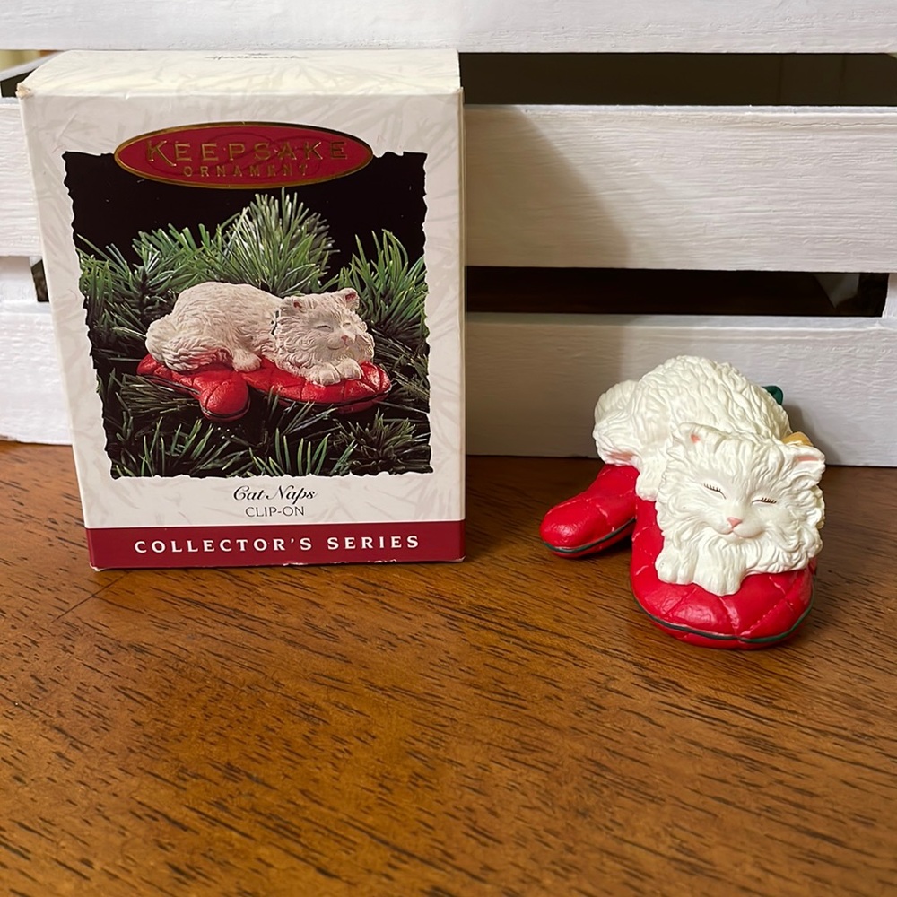 Hallmark Keepsake Ornament “Cat Naps Clip-On” - Dated 1995 VINTAGE